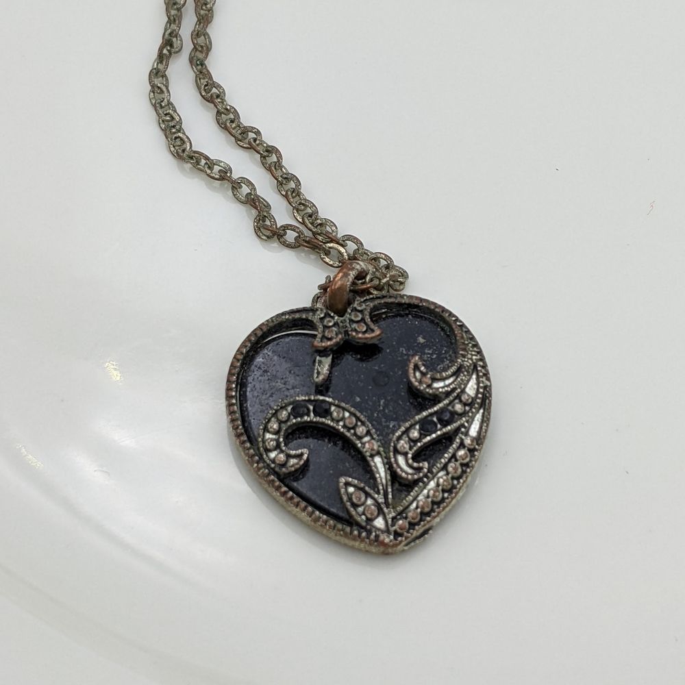 ✨3 for 25✨ George Black Heart Silver Tone Necklace